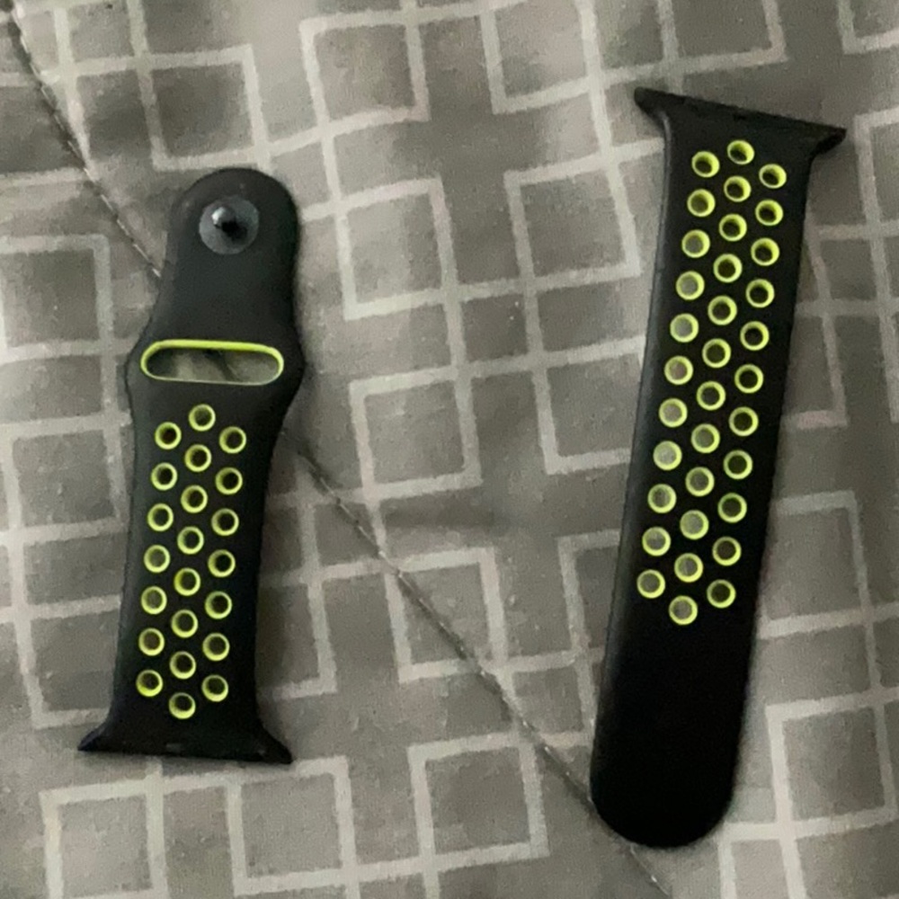 Apple Watch 42MM Nike+ Series 3 black and neon green sports band S/M - Picture 8 of 12